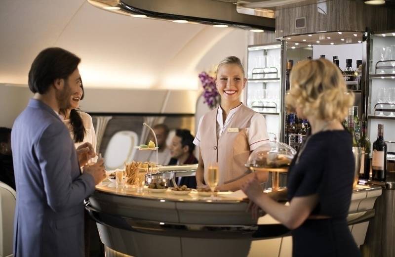 Luxusní salonek a bar na palubách letadel Emirates A380
