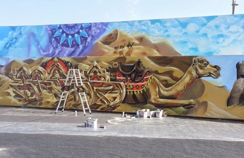 Malba na stěně ve čtvrti Al Quoz