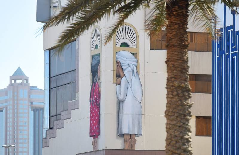 Malba na budově nedaleko Sheikh Zayed Road