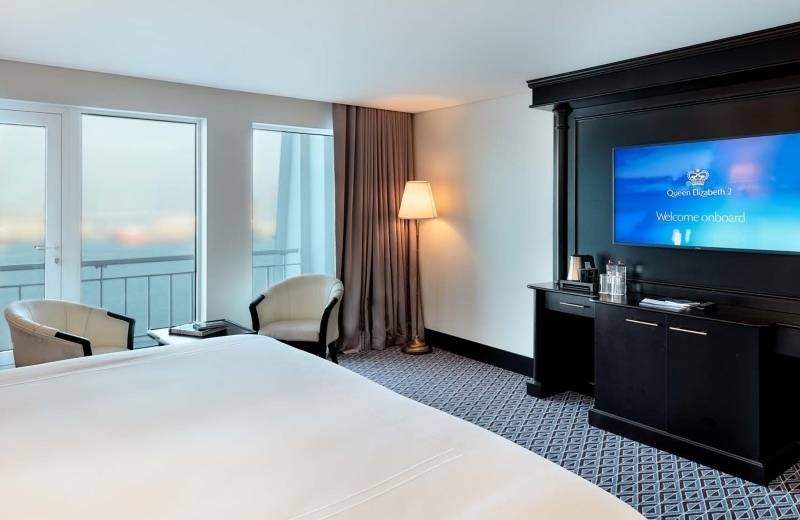 Pokoj Captain Club s balkonem v hotelu QE2 Dubai