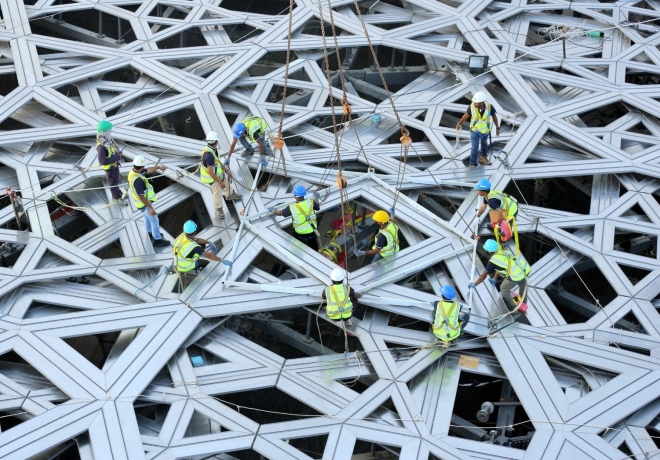 Výstavba muzea Louvre Abu Dhabi v Emirátech