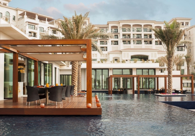 Restaurace v hotelu The St. Regis Saadiyat Island v Abu Dhabi