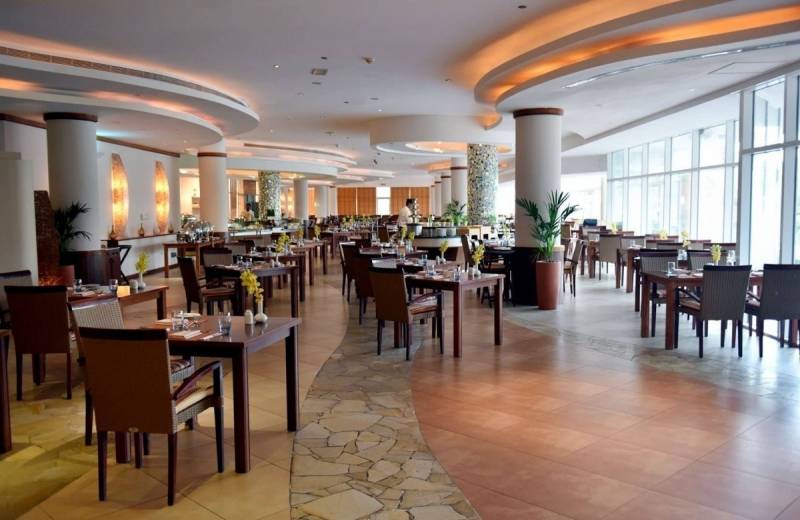 Hotel Fujairah Rotana Resort & Spa - Restaurace
